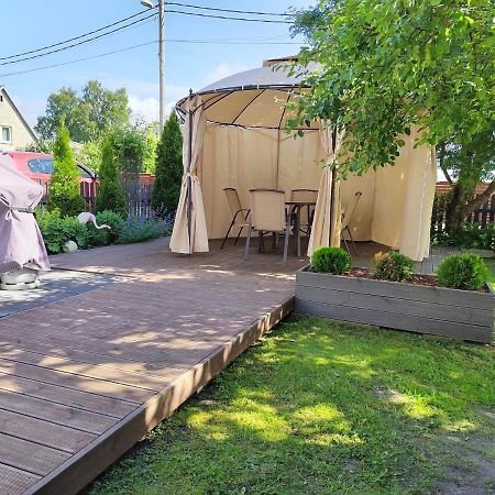 Apartment With Private Garden And Large Balcony Pärnu Exterior foto